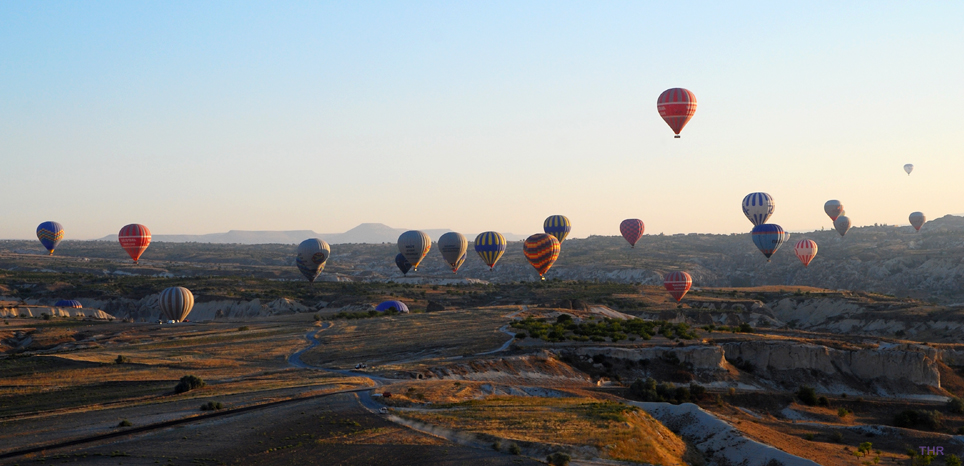 Ballons im Rudel kurz nach Sonnenaufgang