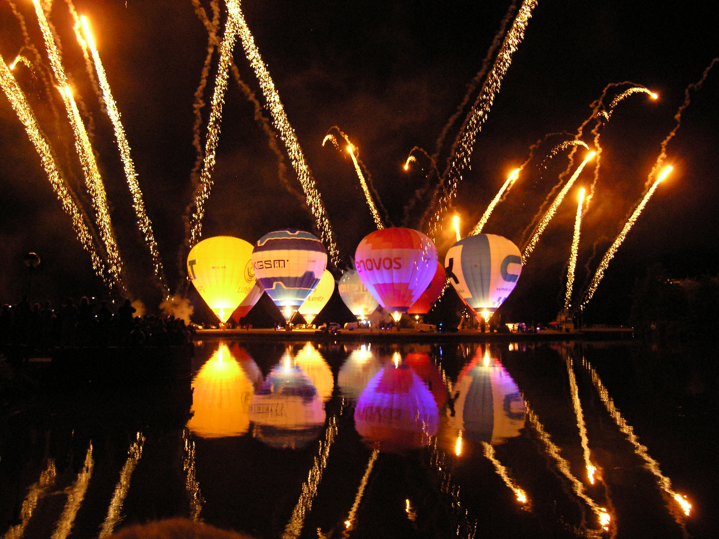 Ballons: Nightglow und Feuerwerk