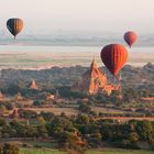 Ballons über Bagan