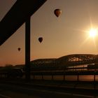 Ballons über der Freihafen-Elbbrücke in Hamburg