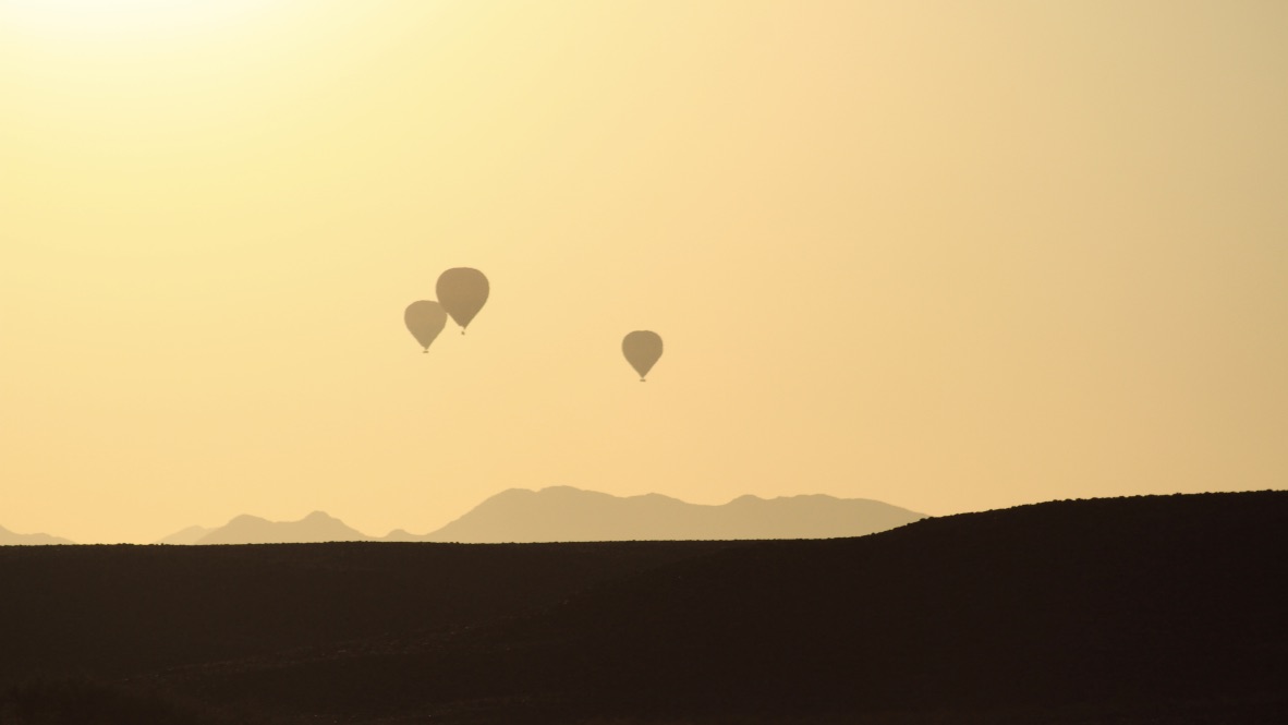 Ballons über der Wüste