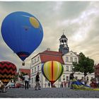 Ballons vor dem Rathaus