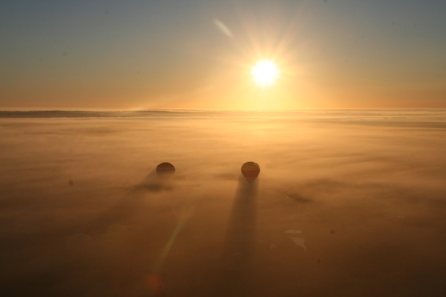 Ballonstart bei Bodennebel