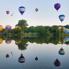 Ballonstart bei der Montgolfiade am frühen Morgen 