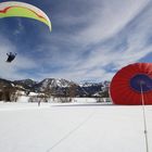 Ballonstart und Paragleiter Landeanflug - Tannheim  15 2 2020