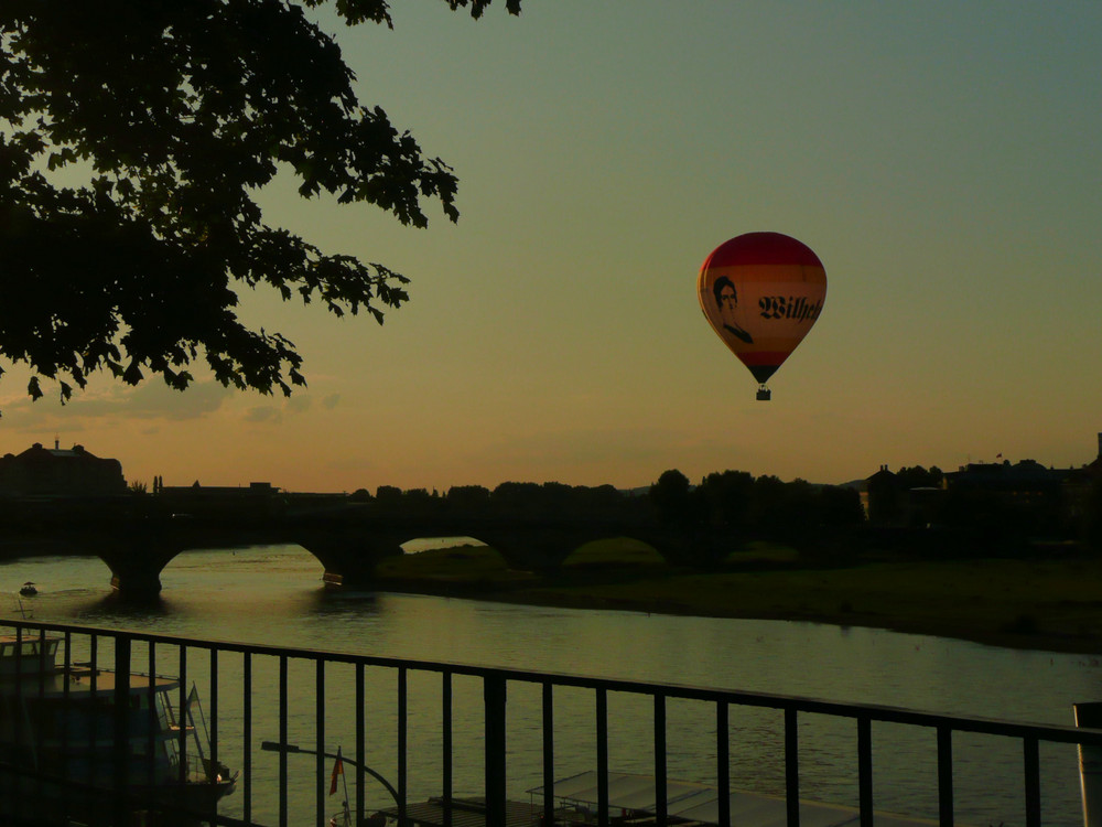 Ballonstart vom Elbufer in Dresden