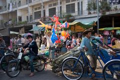 Ballonverkäufer in Phnom Penh, Kambodscha