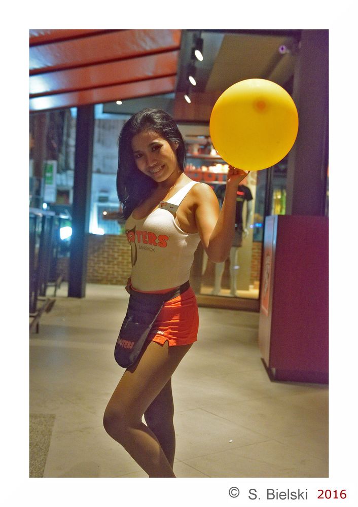 Balloon Hooters girl