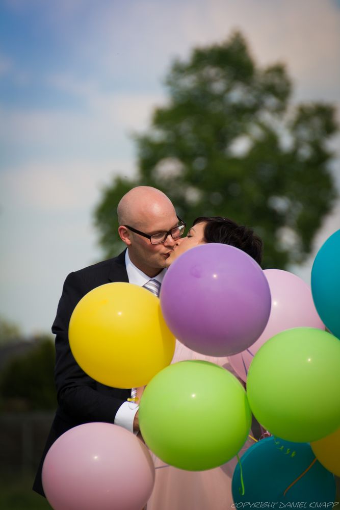 Balloon kiss