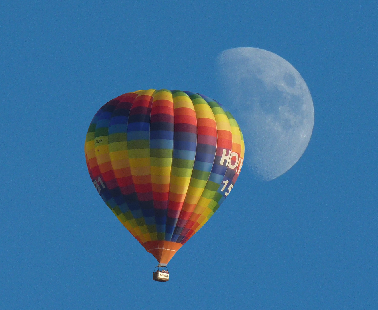 Balloon Meets Moon