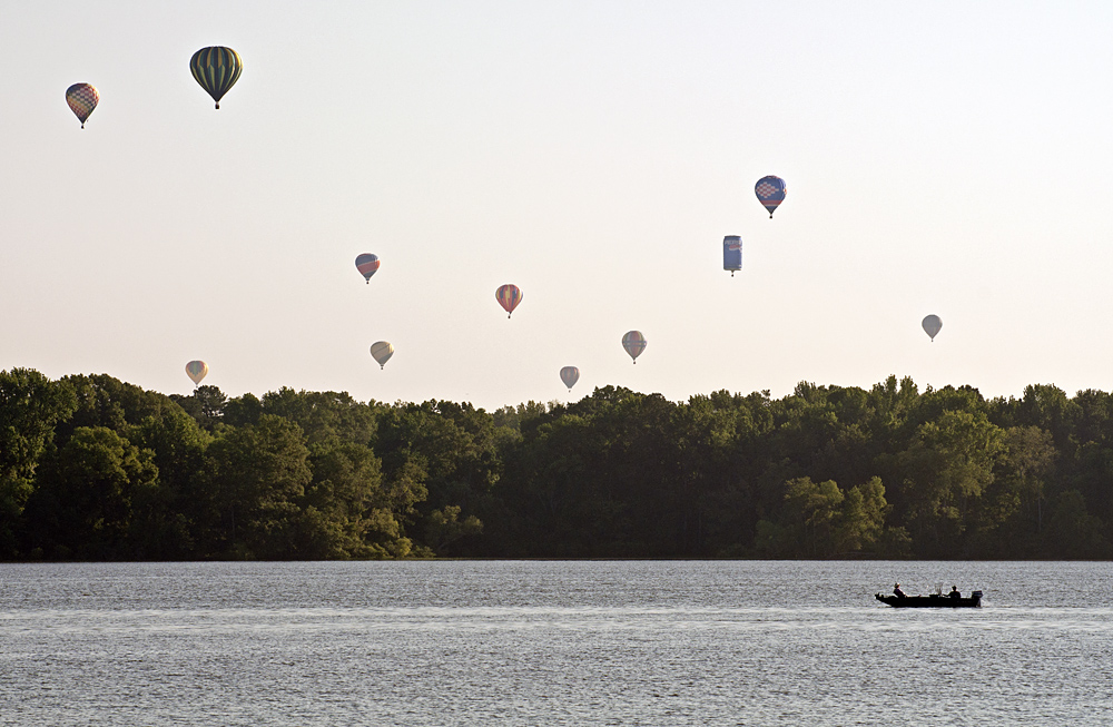 Balloons over the Tennessee River