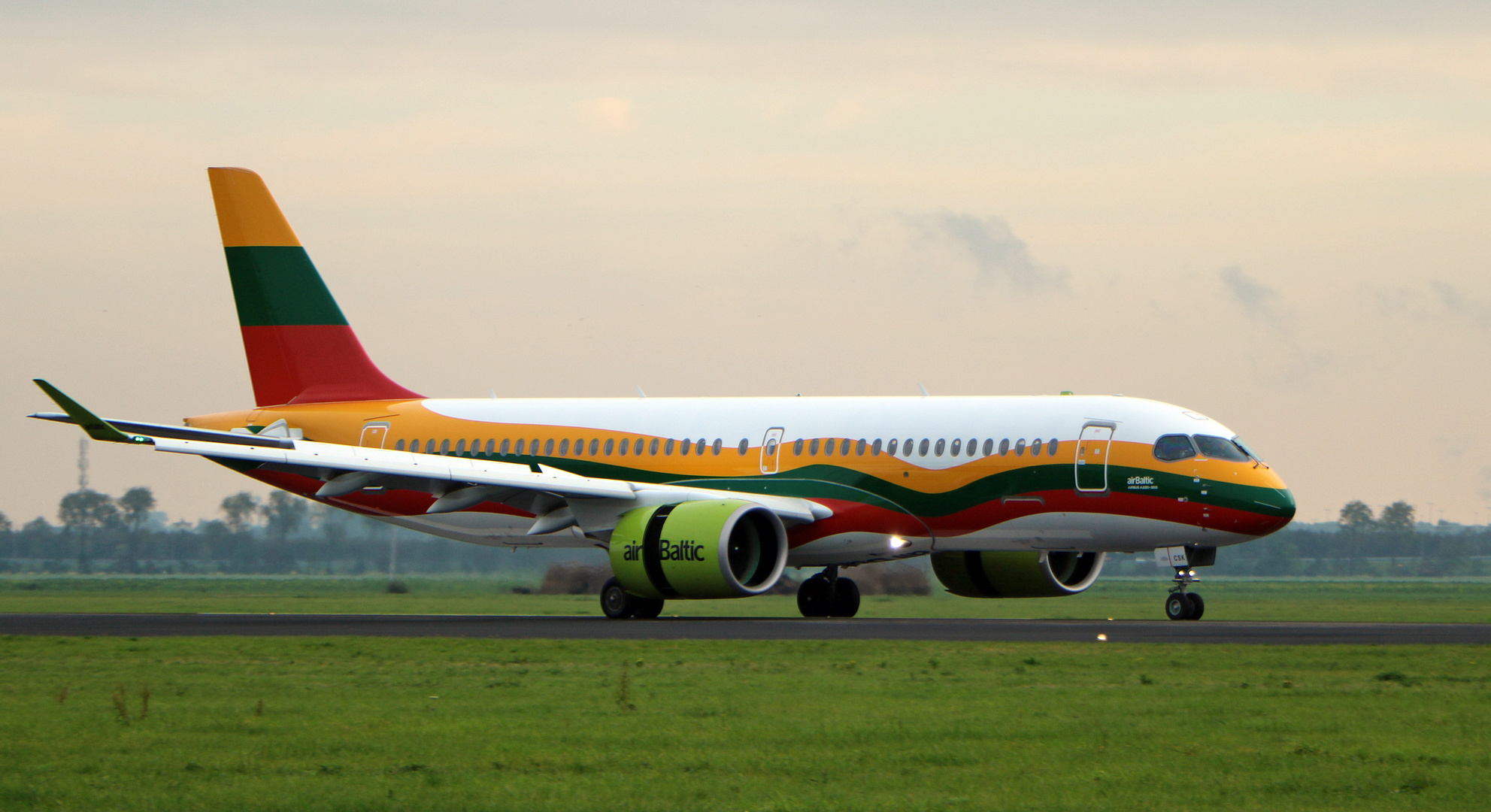 BALTIC AIRLINES / Lithuanian Flag Livery