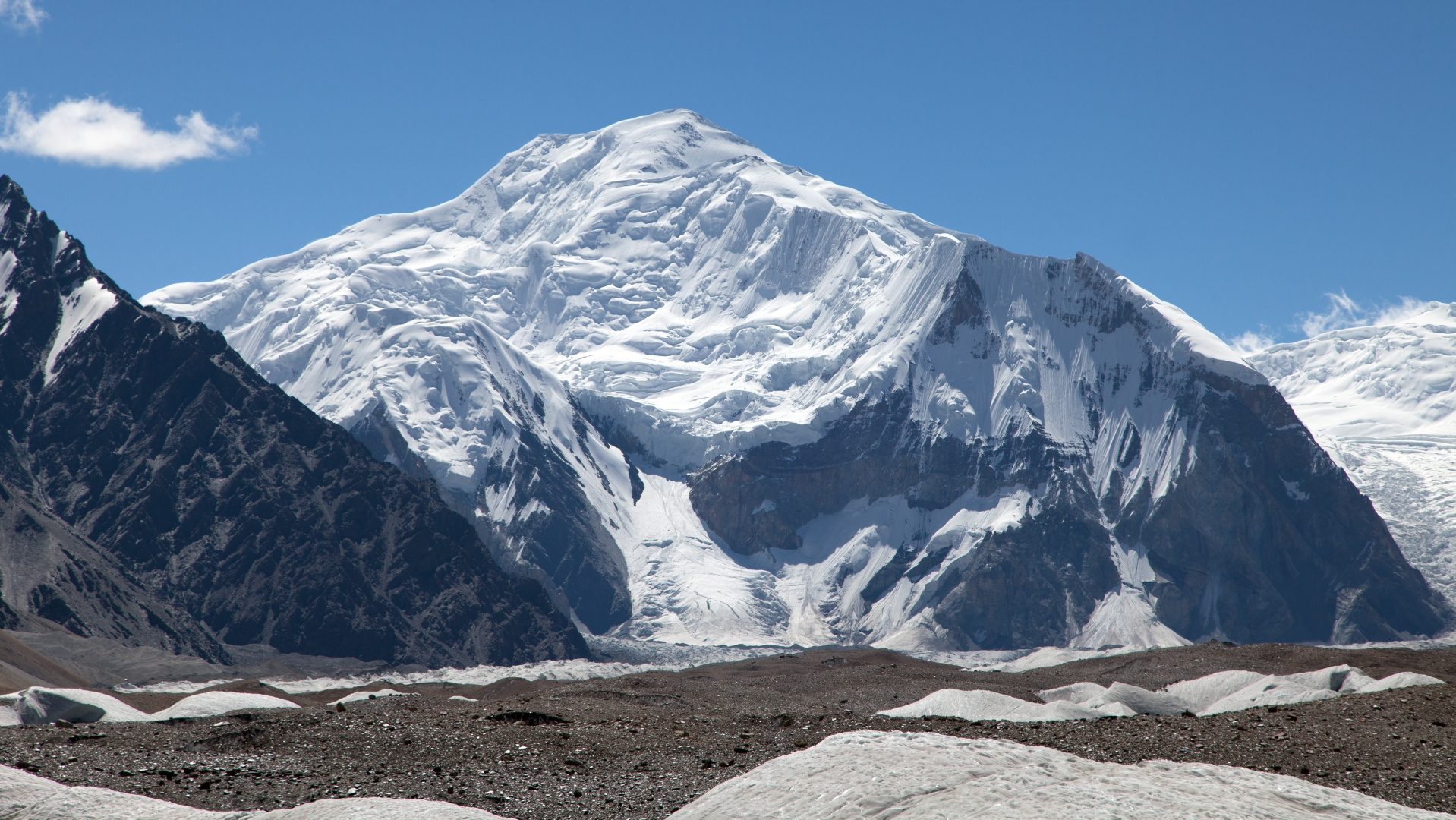 Baltoro Kangri (7.312m)