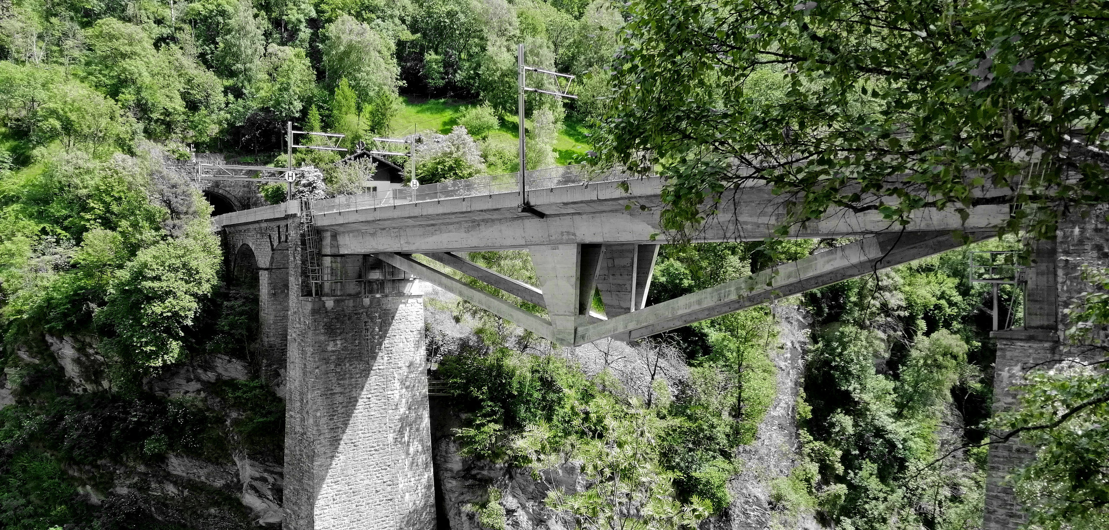 Baltschieder Viadukt im Wallis an der Lötschberg - Südrampe 
