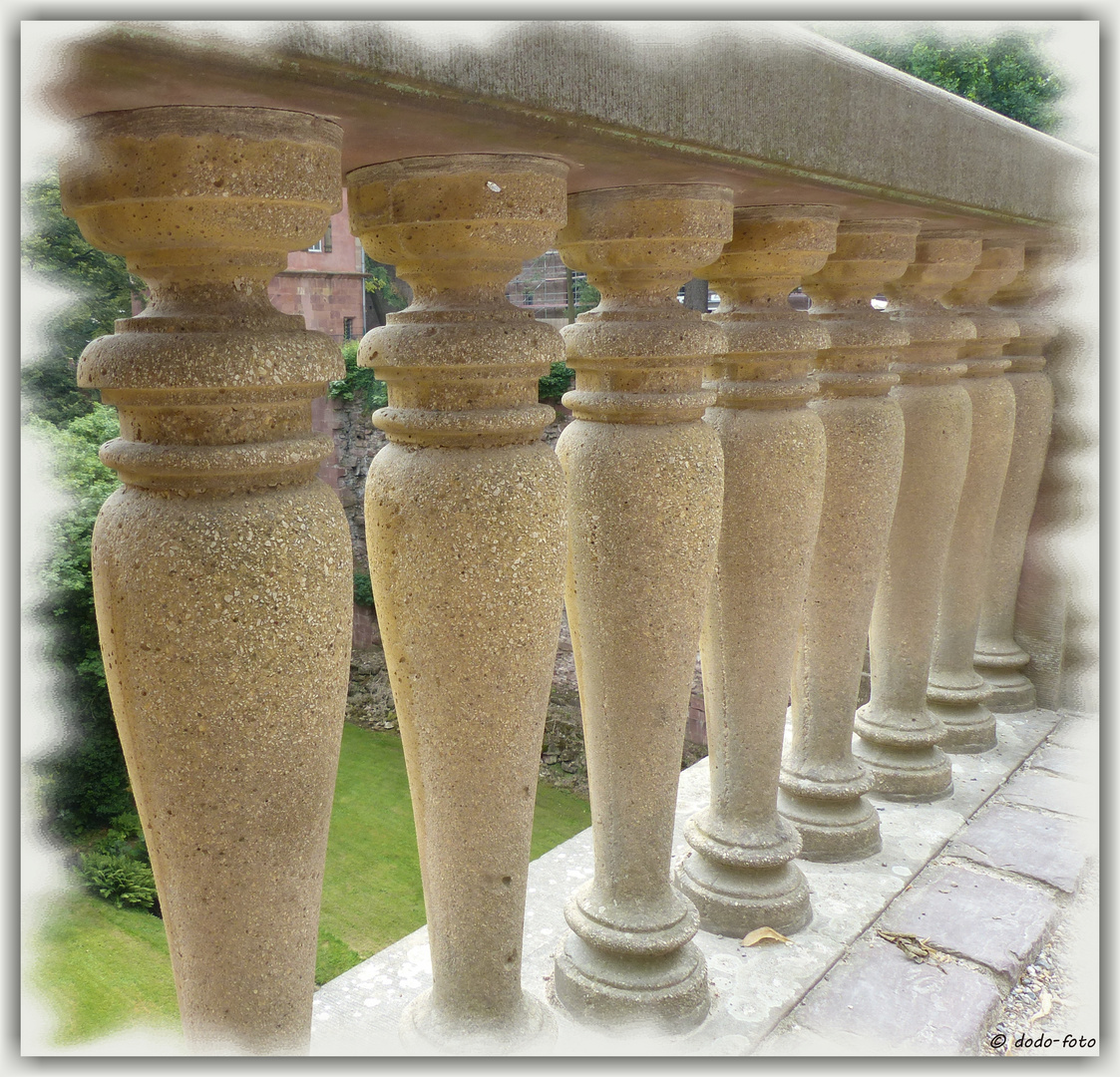 ** BALUSTRADE **