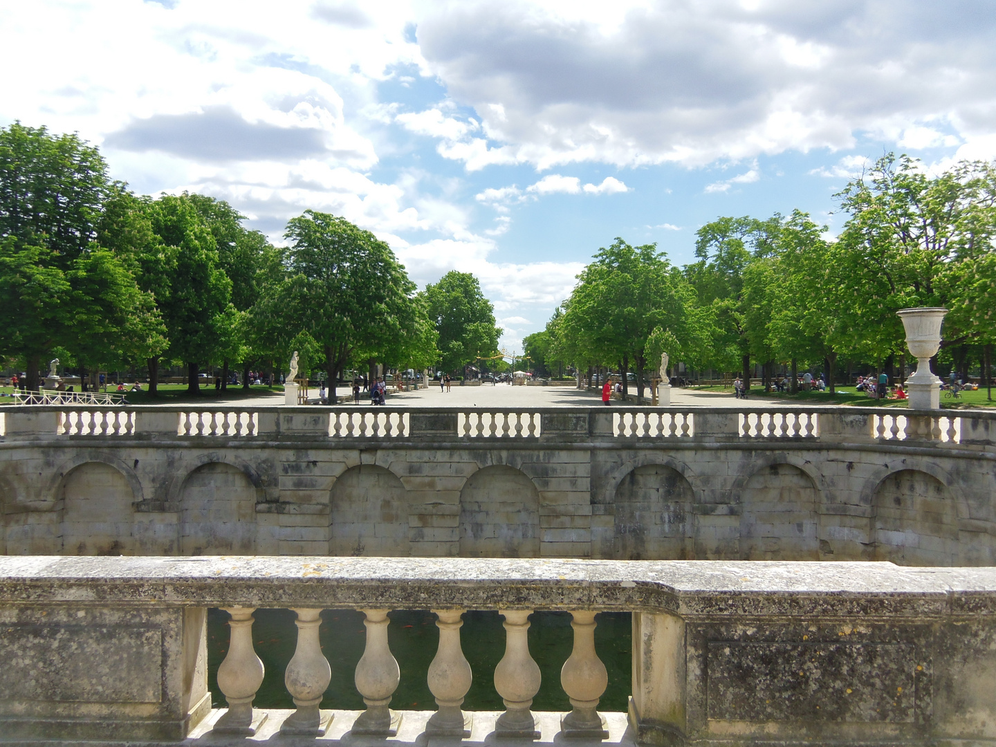 Balustrade des Jardins de la Fontaine