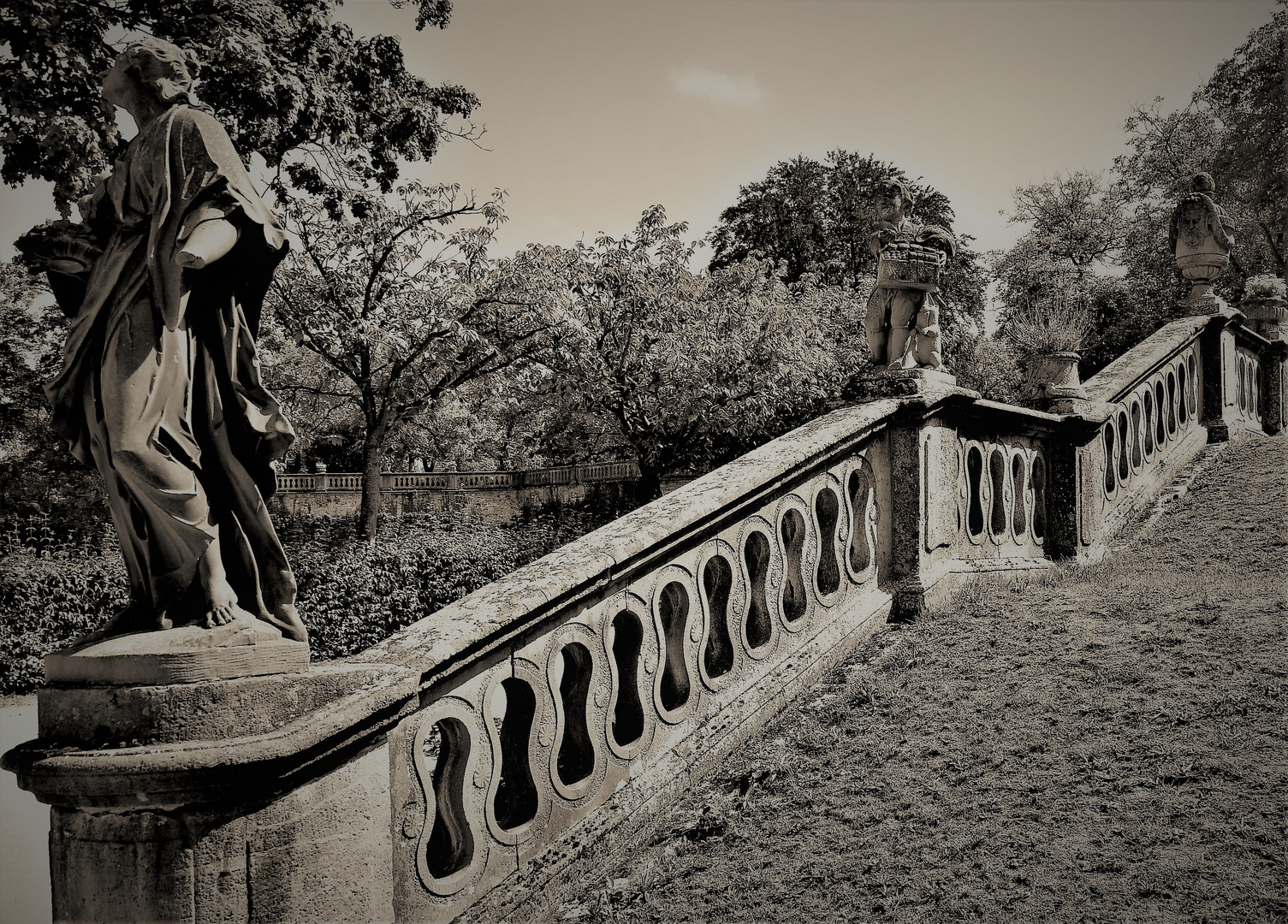 Balustrade im  Würzburger Schlosspark