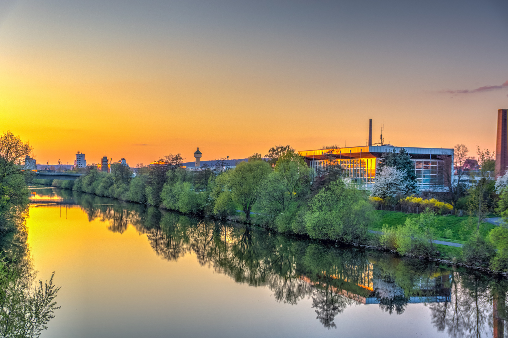 Bamberg, altes Hallenbad am Kanal