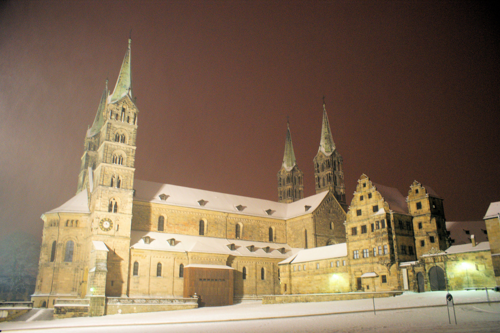 Dom Bamberg Weihnachten 2022 Bamberger Dom mit weißer Weste Foto & Bild deutschland, europe