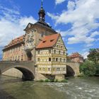 Bamberger Rathaus in der Regnitz