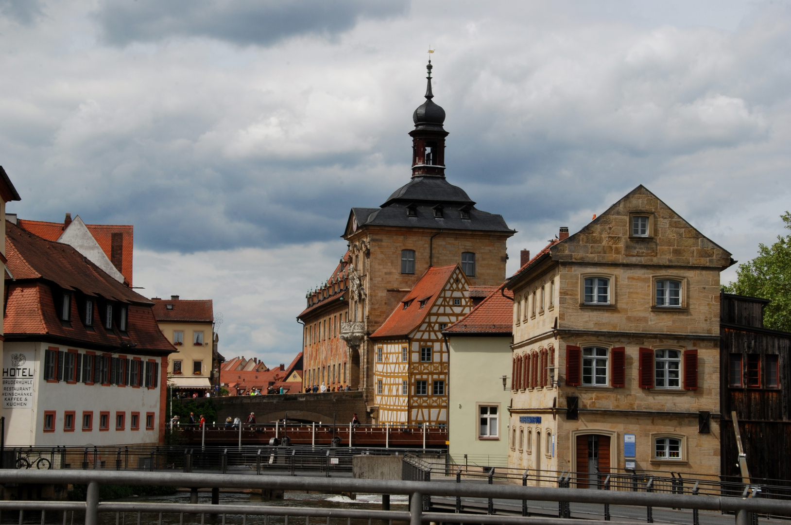 Bamberger Rathaus - zwei Brücken weiter