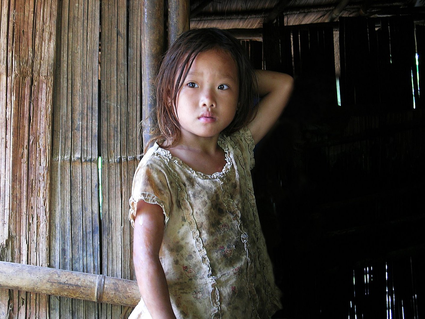 Bambina in Laos