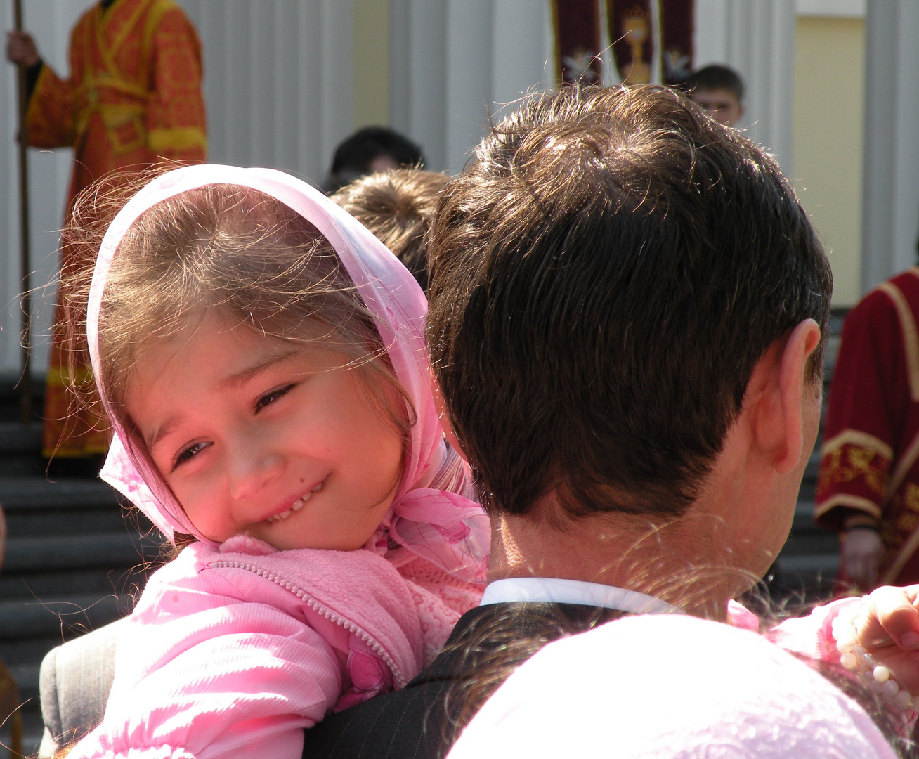 Bambina nella cerimonia