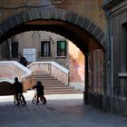 BAMBINI FRA I CALLI DI VENEZIA