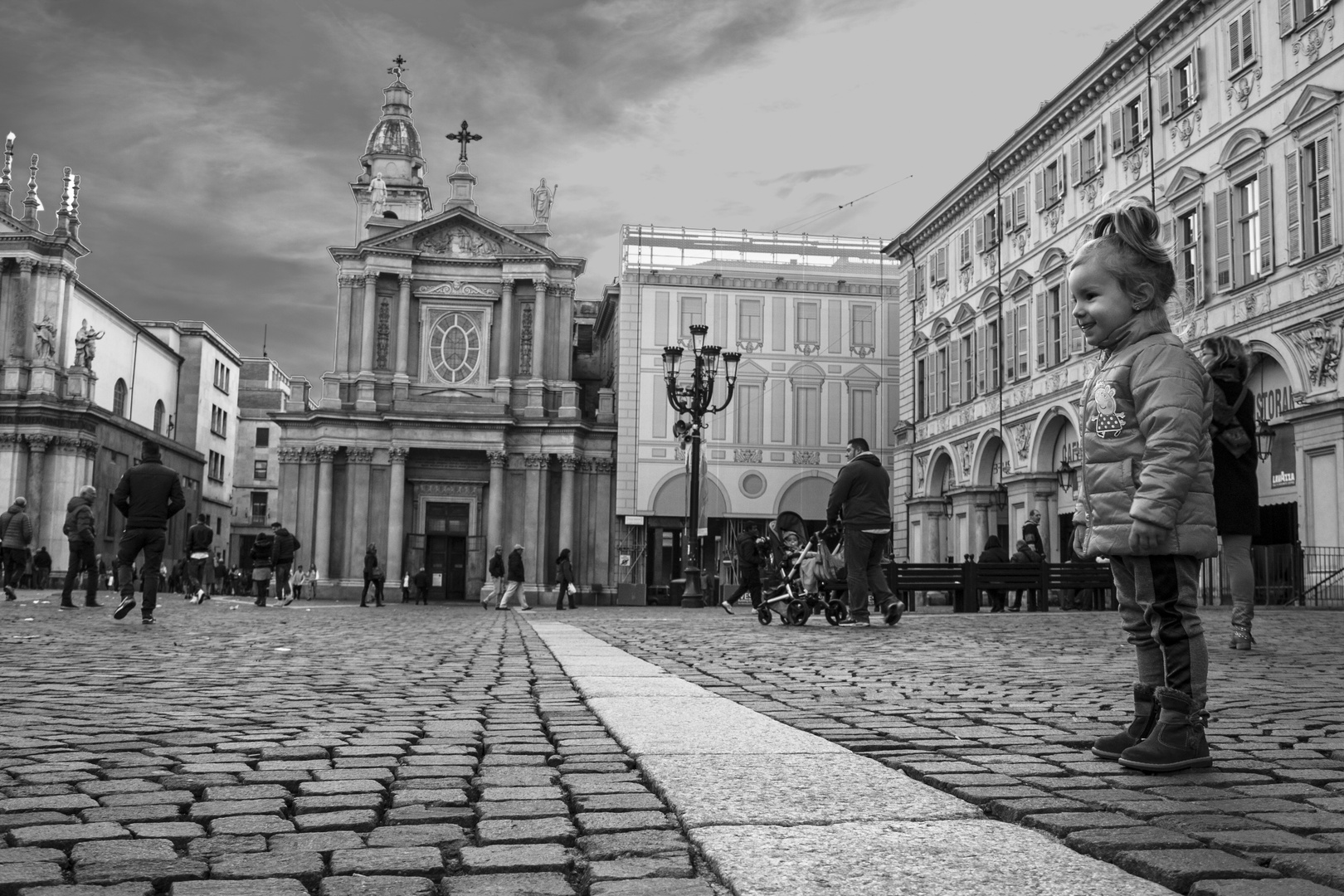 bambini in piazza san carlo