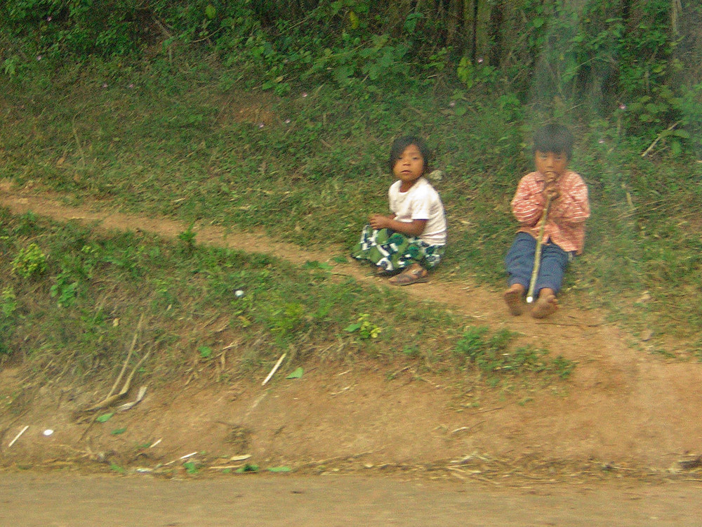 bambini per le strade