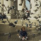 Bambino e colombi a San Pietro