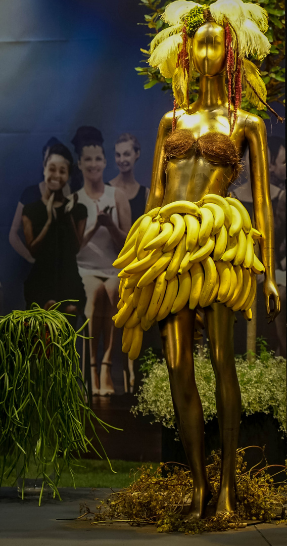 ..banana girl..