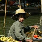 Bananverkäuferin auf dem schwimmenden Markt