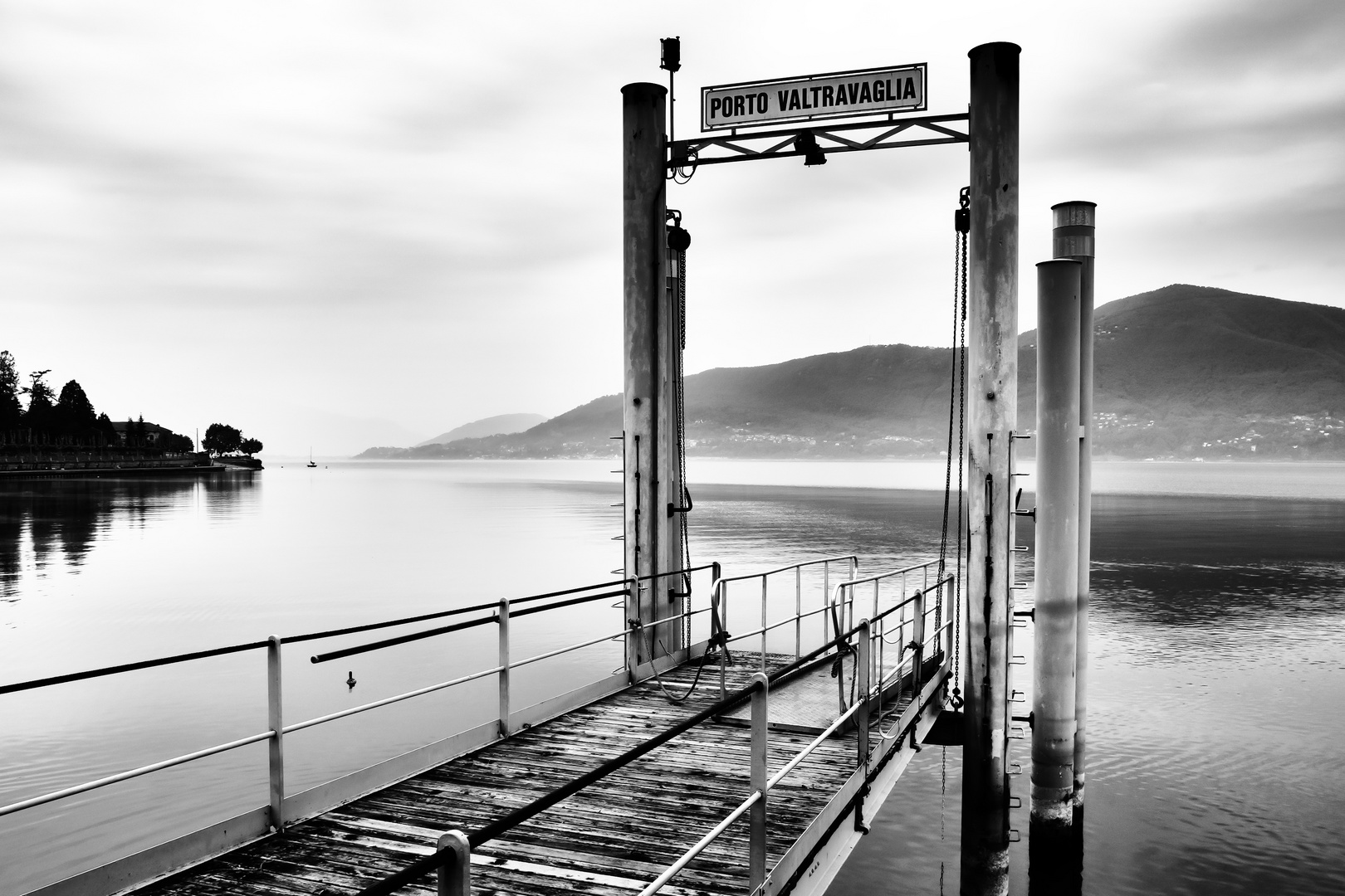 Banchina navigazione Lago Maggiore