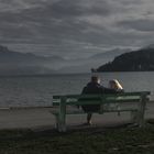 Bancs publics au bord du lac d'Annecy