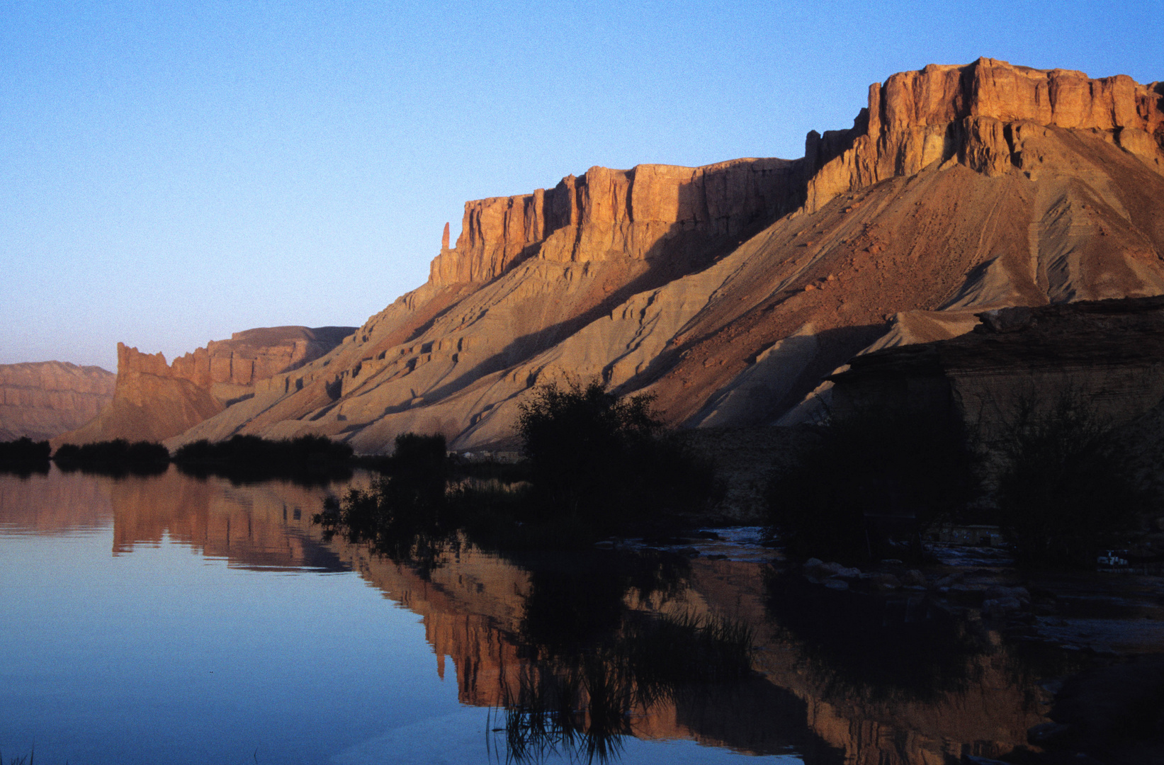 Band - i- Amir