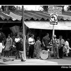 Banda en el mercado de las flores