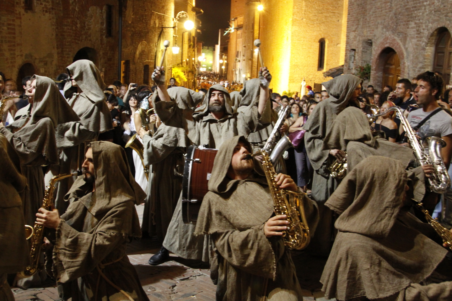 Banda itinerante "Bada Bin Bum Bend"