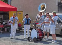 Banda sur un marché de Condom