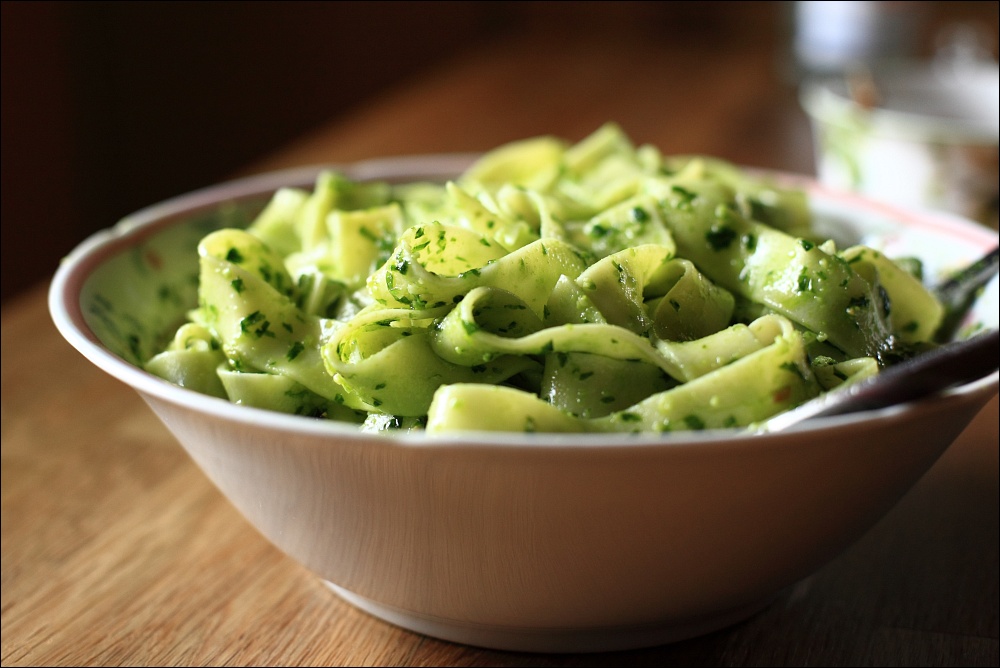 Bandnudeln an Bärlauchpesto