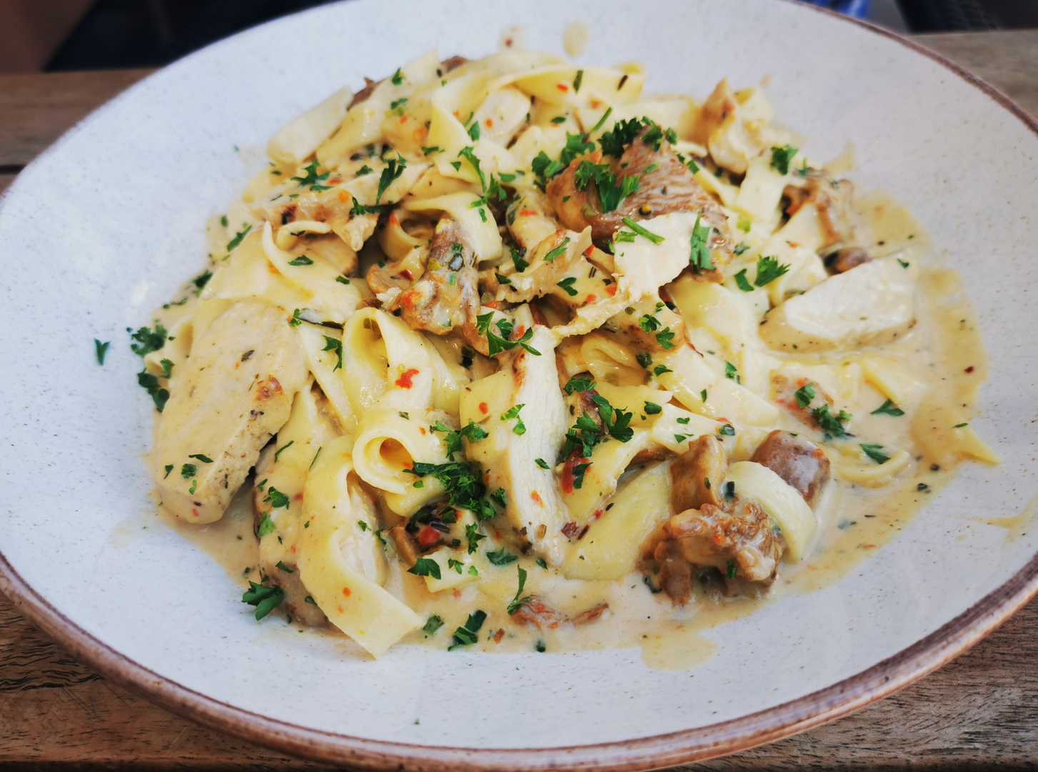 Bandnudeln mit Champignon und Sahnesosse. Foto &amp; Bild | stillleben ...