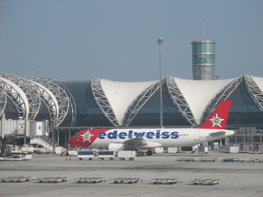 bangkok airport edelweiss