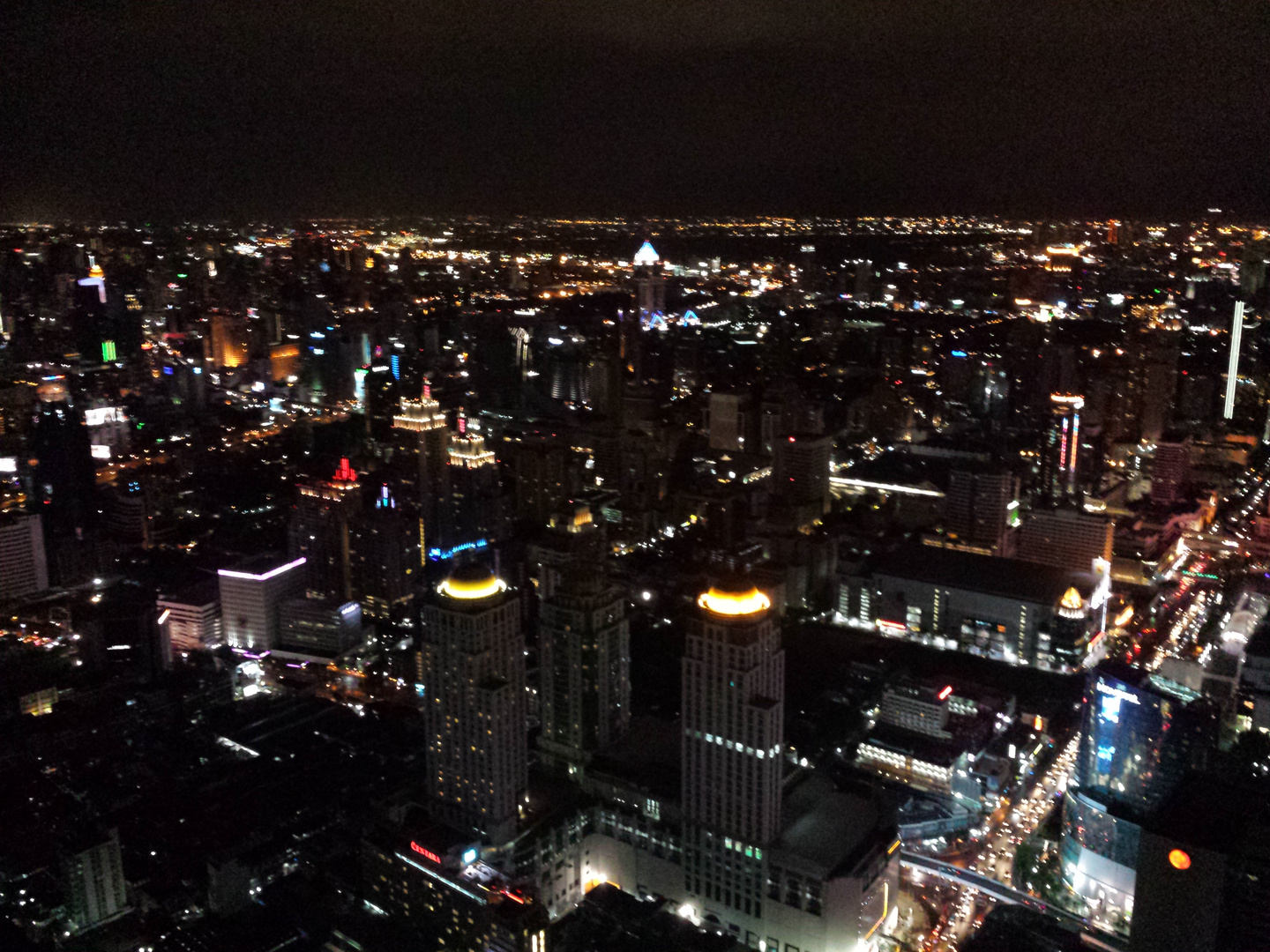 Bangkok bei Nacht von Oben auf dem Baiyoke II Tower