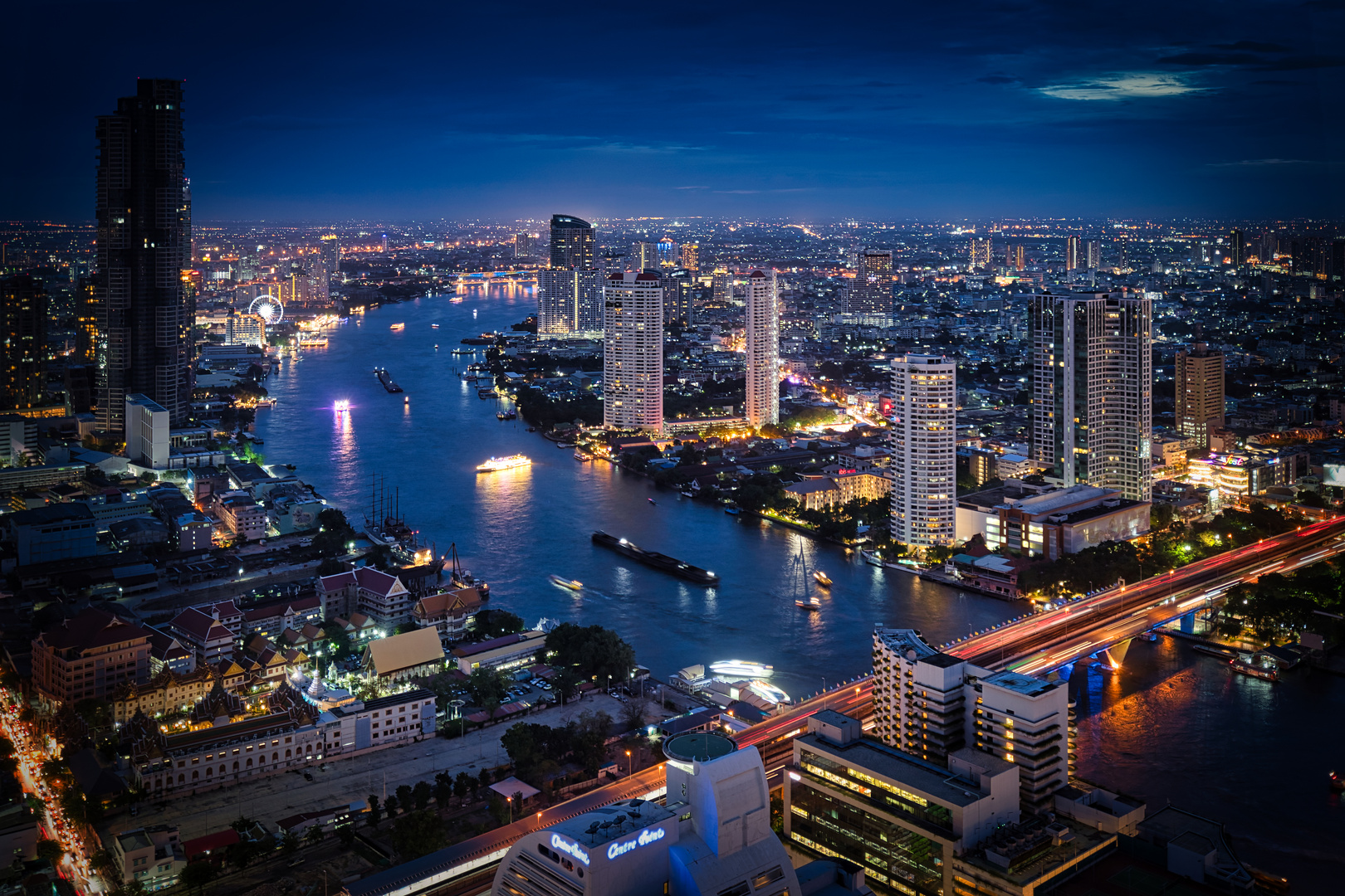 Bangkok bei Night - Lebua Hotel