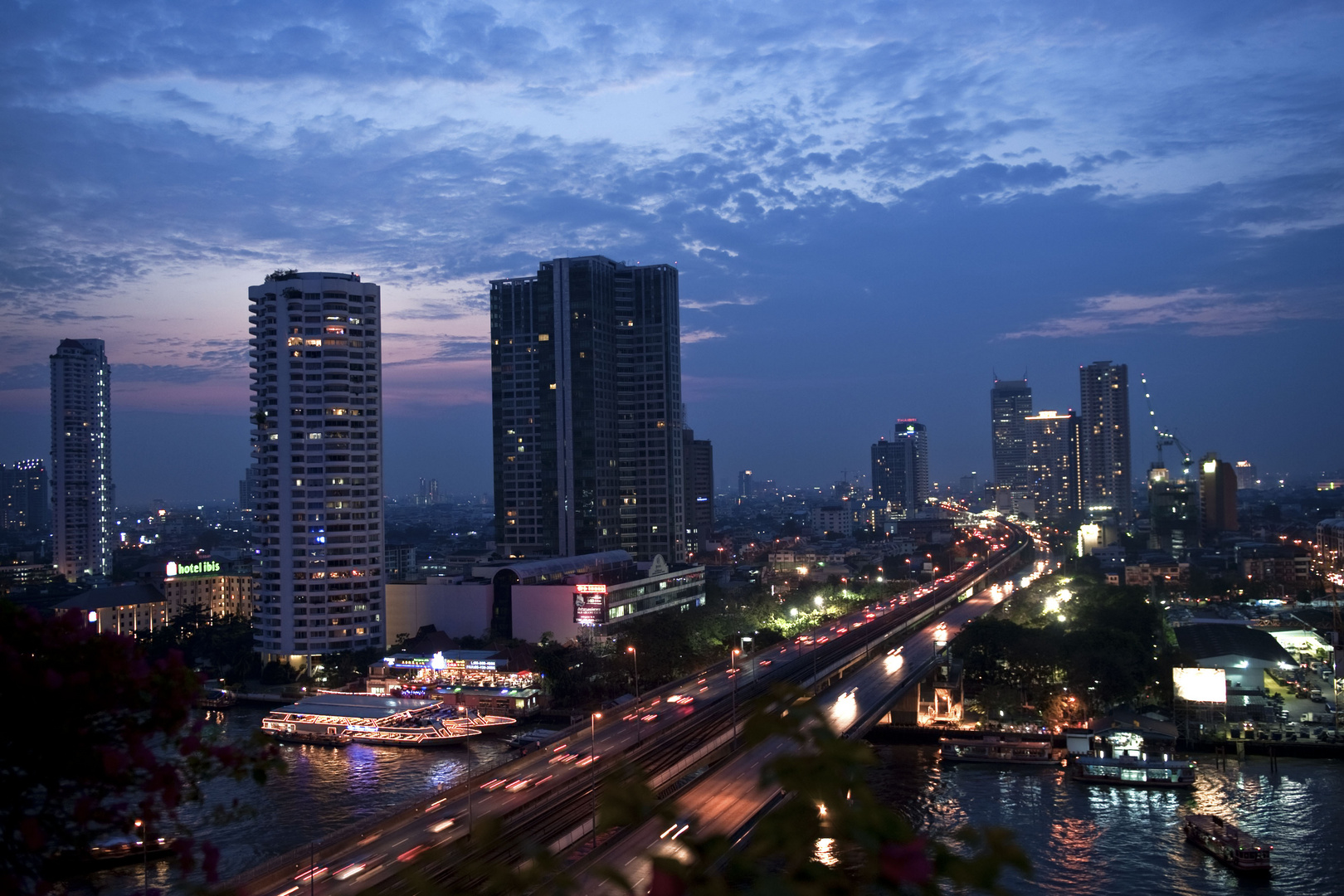 Bangkok by night