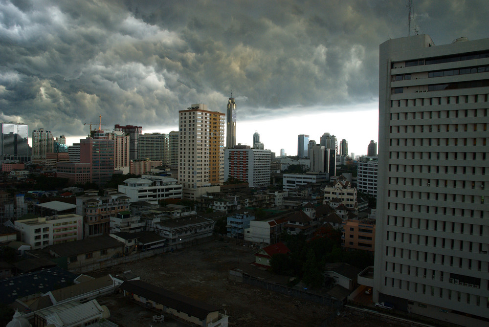 Bangkok, der Regen kommt...