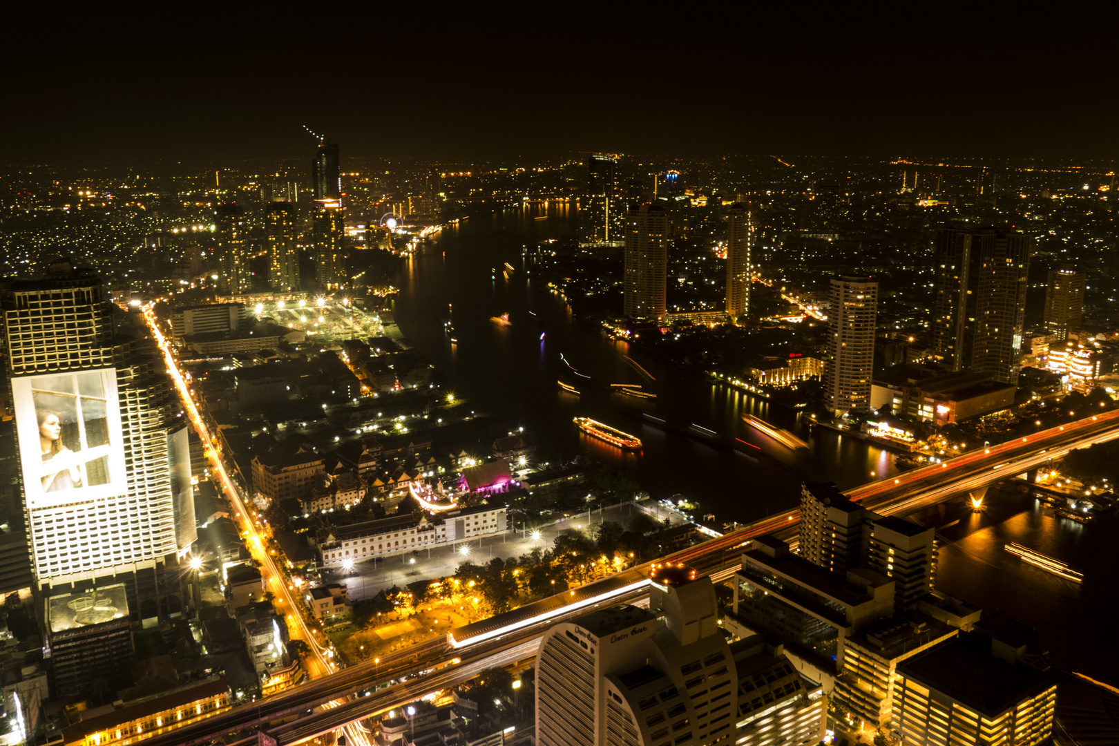 Bangkok in der Nacht von oben