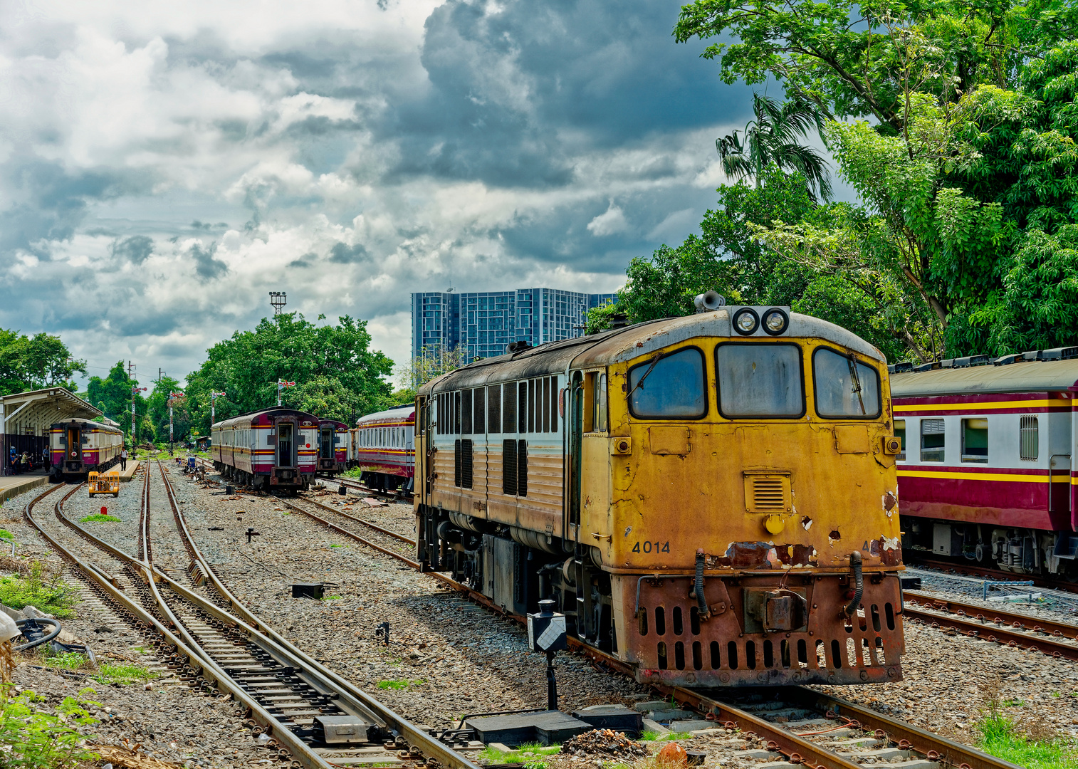 Bangkok Noi - Thonburi Bahnhof (Type UM12C - 4014 Bj. 1964)