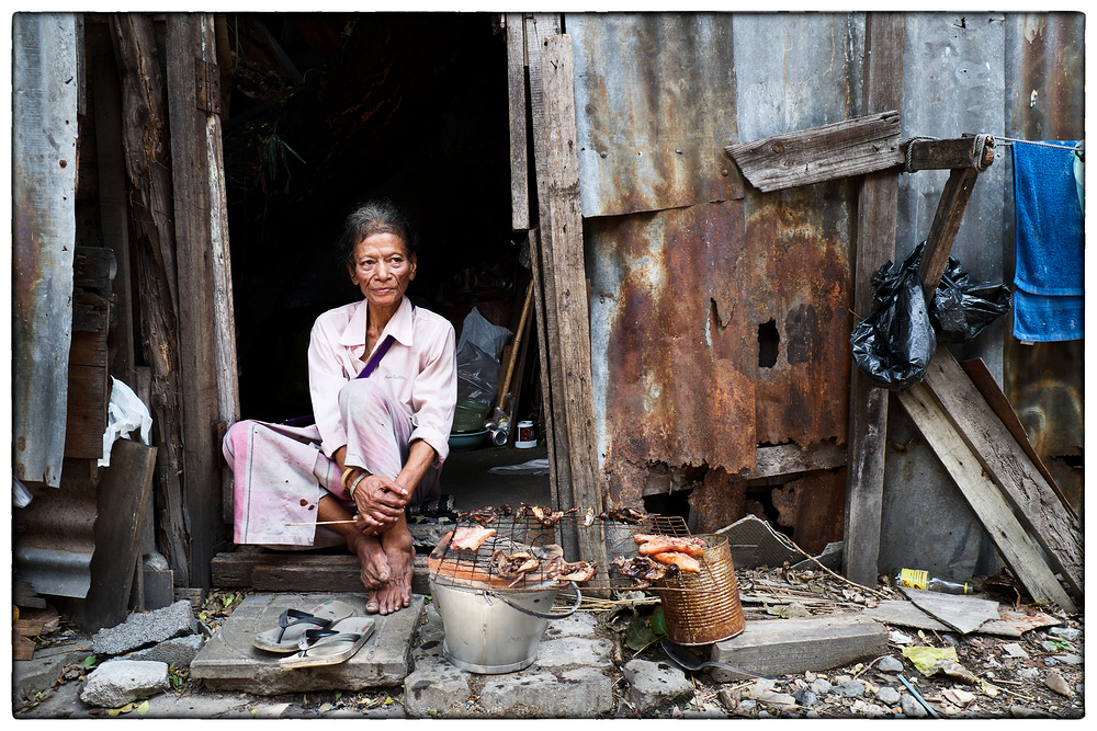 Bangkok Slums ... Satisfaction in Poverty