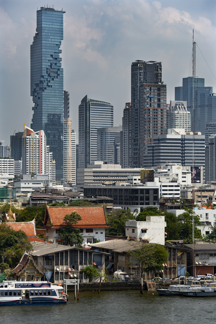 Bangkoker Skyline mit King Power Mahanakhon